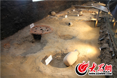 館內現(xiàn)有藏品850余件，全面展現(xiàn)了東夷文化的輝煌成就與發(fā)展脈絡