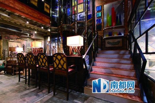 7米高的玻璃屏風打造有味道的吧臺。