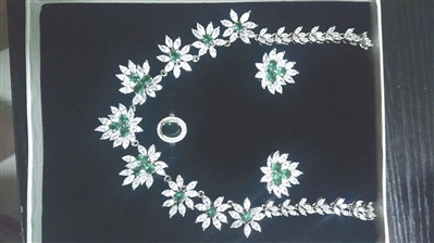 展會(huì)購(gòu)物一定謹(jǐn)慎 展會(huì)買(mǎi)珠寶難維權(quán)(圖2) 中外有別的“天然水晶”